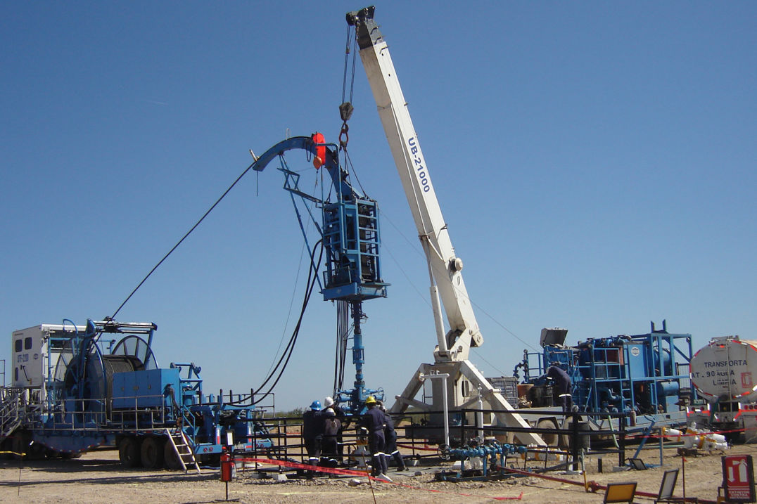 Máquinas de tubería flexible para trabajar en los campos de petróleo.